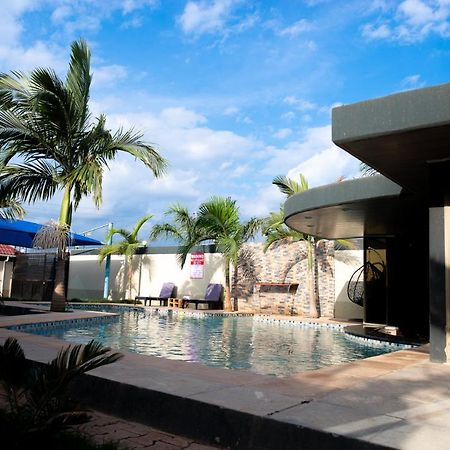 Emc Fully Furnished &Serviced Villas 4 Bedroom With Solar Power , Private Pool, Starlink Wifi ,Aircons & Dstv Lusaka Exterior photo