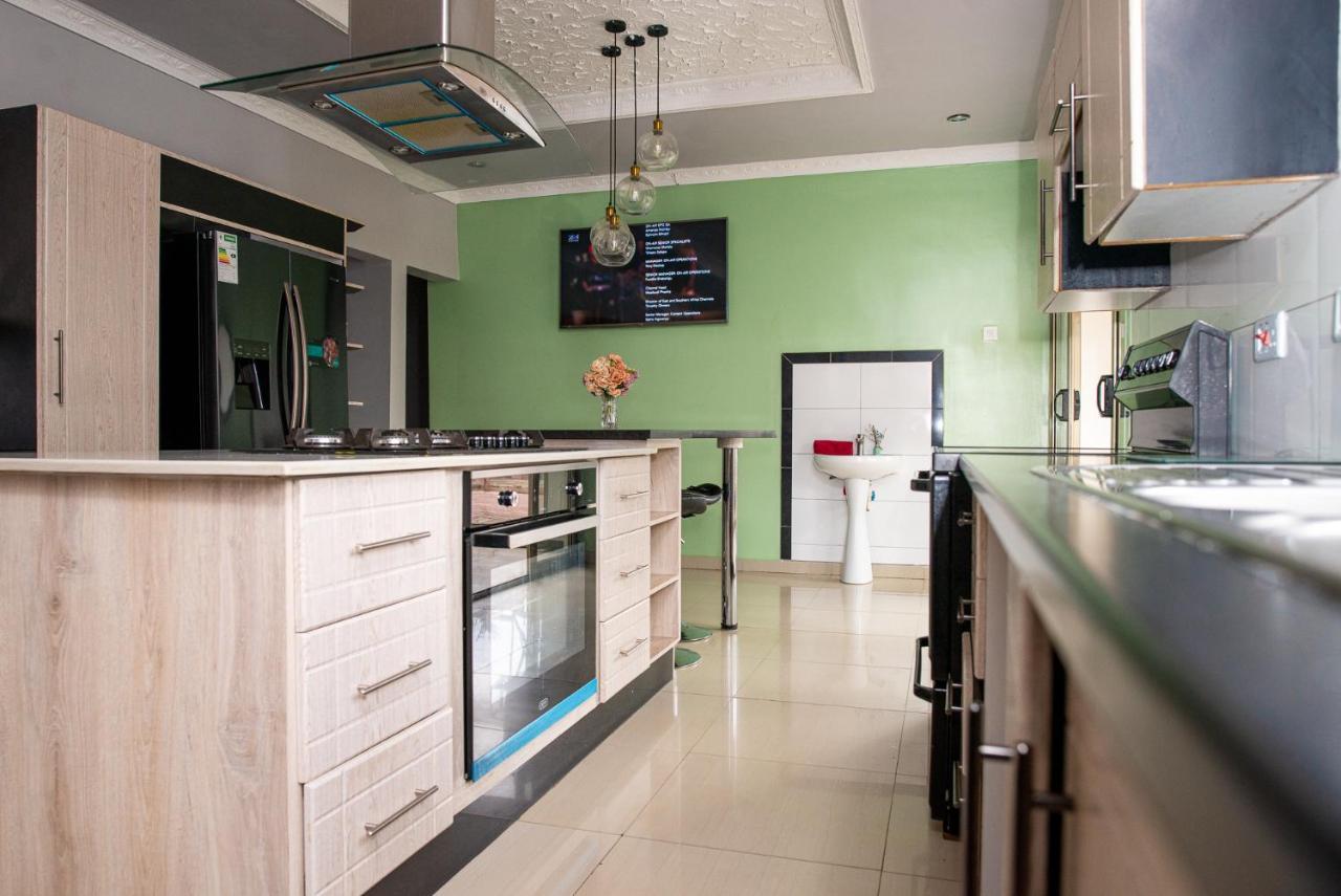Emc Fully Furnished &Serviced Villas 4 Bedroom With Solar Power , Private Pool, Starlink Wifi ,Aircons & Dstv Lusaka Exterior photo