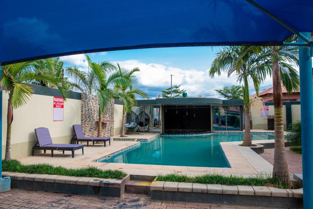 Emc Fully Furnished &Serviced Villas 4 Bedroom With Solar Power , Private Pool, Starlink Wifi ,Aircons & Dstv Lusaka Exterior photo