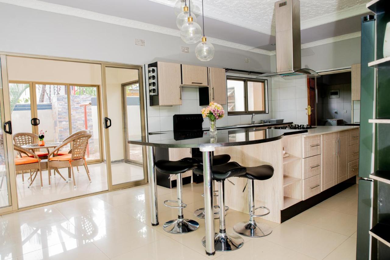 Emc Fully Furnished &Serviced Villas 4 Bedroom With Solar Power , Private Pool, Starlink Wifi ,Aircons & Dstv Lusaka Exterior photo