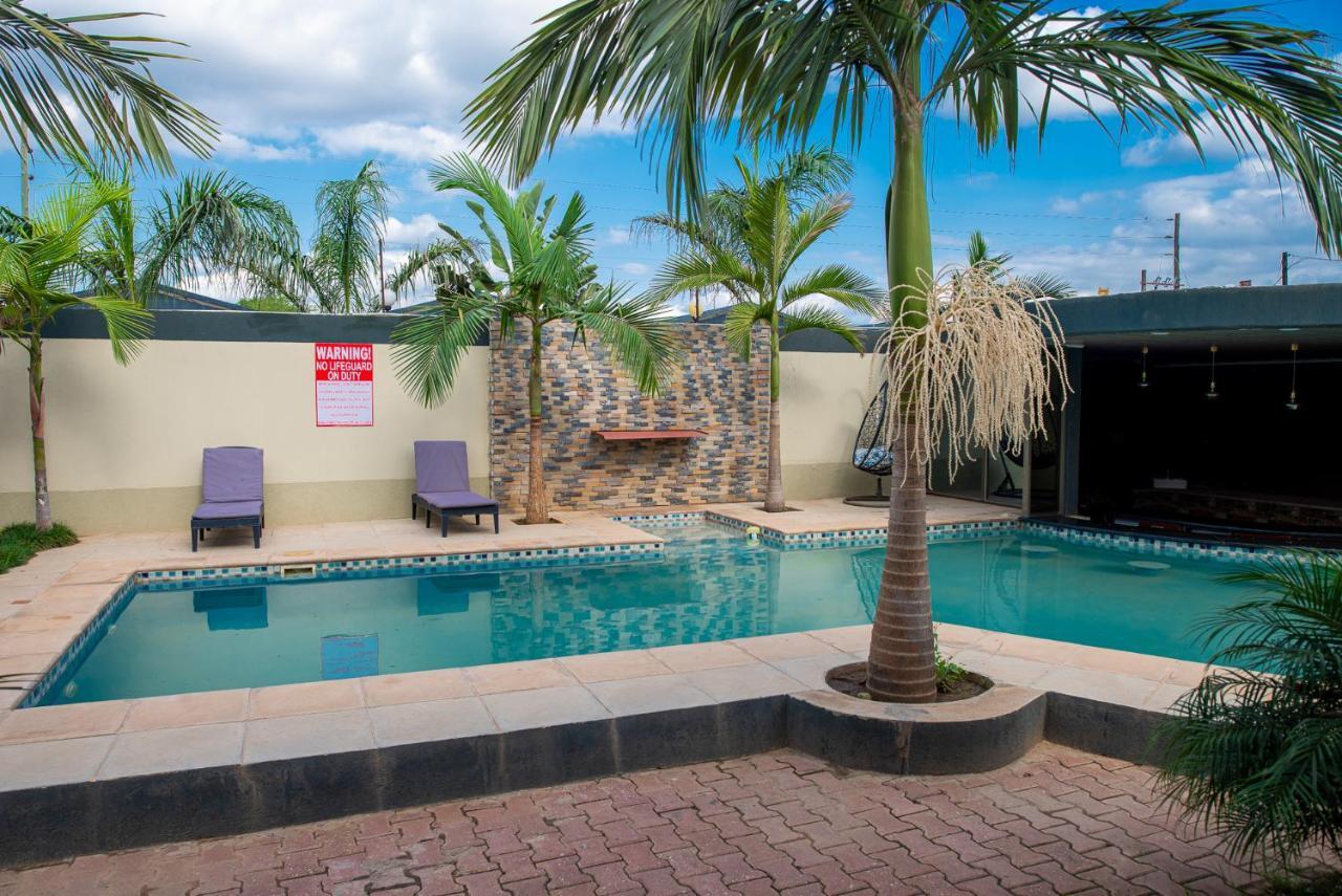 Emc Fully Furnished &Serviced Villas 4 Bedroom With Solar Power , Private Pool, Starlink Wifi ,Aircons & Dstv Lusaka Exterior photo