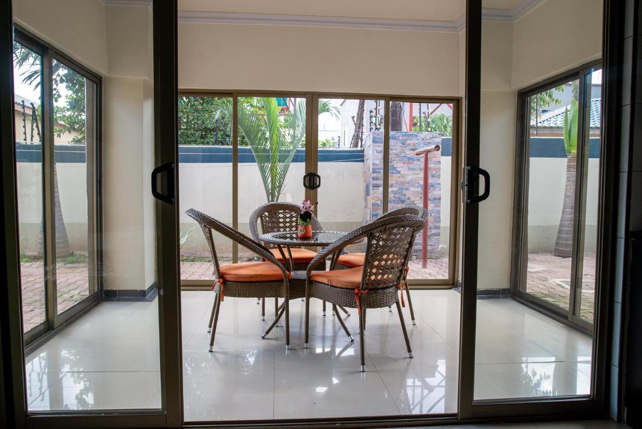 Emc Fully Furnished &Serviced Villas 4 Bedroom With Solar Power , Private Pool, Starlink Wifi ,Aircons & Dstv Lusaka Exterior photo
